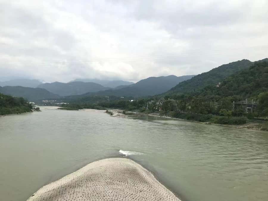 1-Day Mount Qingcheng and Dujiangyan Irrigation System Tour - Dujiangyan shows ancient engineering still at work