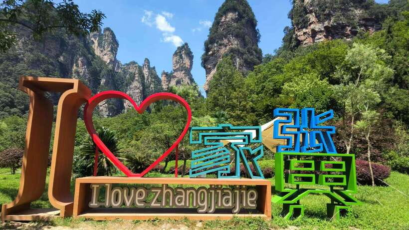 1-Day Private Tour to Zhangjiajie Highlights - Tianzi Mountain and the long ride upward