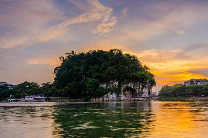 1-Day tour of Guilin-LiRiver cruise-Yangshuo Xianggong hill - Who will get the most from this outing