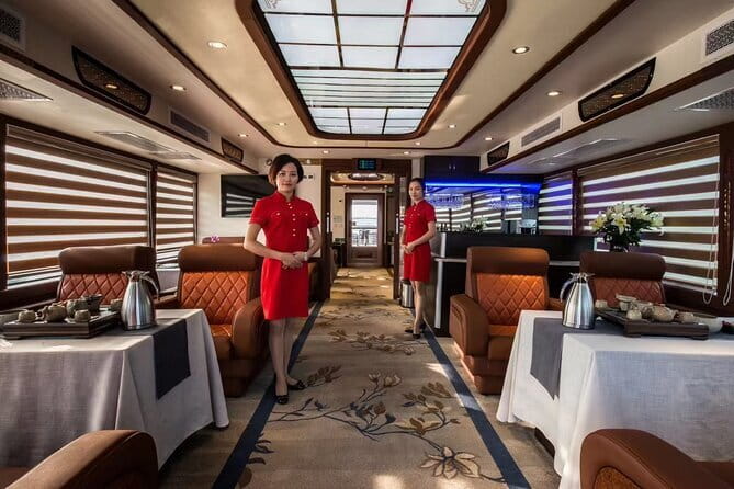 1-Day tour of Guilin-LiRiver cruise-Yangshuo Xianggong hill - Inside the four-star boat