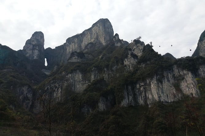 1-Day Zhangjiajie National Forest Park(Avatar) and Tianmen Mountain Private Tour - Riding the Tianzi Mountain cable car