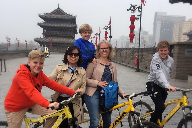 2-Days Xi'an Private Tour with night tour - Three hours with the Terracotta Warriors