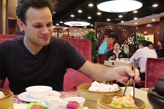 3-Hour Private Night Tour: Beijing Foodie Experience - What makes the private guide valuable