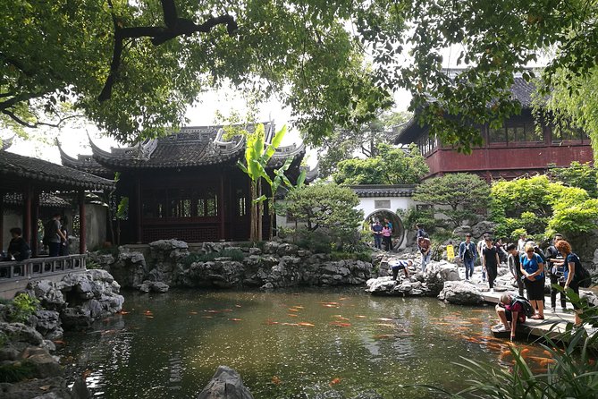 3-Hour Shanghai Yu Garden &Old Town Private Tour with Tea Tasting - Walking through Shanghai’s Old Town