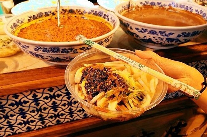 3-Hour Xi'an Muslim Street Food Walking Tour - Drum Tower Square and the fountain finale