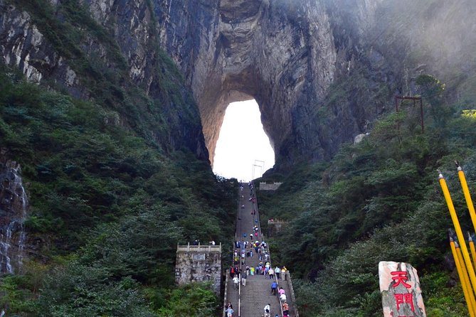 4-Day Zhangjiajie Tour to All Highlight Attractions with VIP Lift - Day one: a soft landing in Wulingyuan