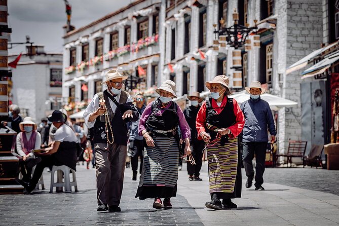 4 Days Lhasa City Essential Group Tour - Day one: getting from the airport or train to Lhasa