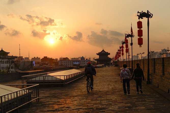 4 Days Xian Private Tour - Lunch, then Xi’an’s 650-year-old wall