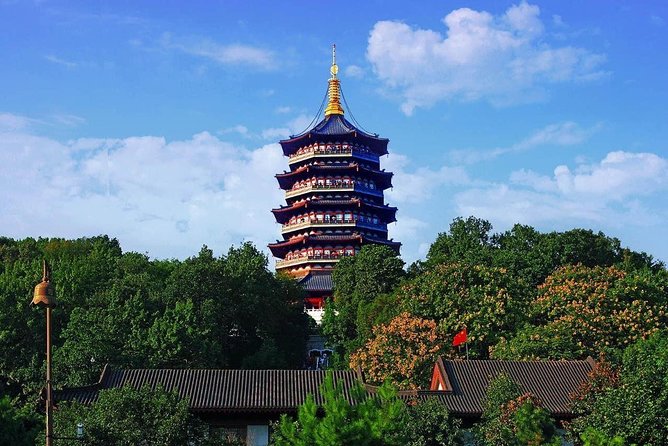 4-Hour Hangzhou City Private Customized Tour with Options - Feilai Peak puts the stone carvings before the temple