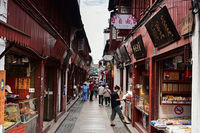 4-Hour Qibao Ancient Water Town Private Tour with Metro Experience - Practical details that affect the day