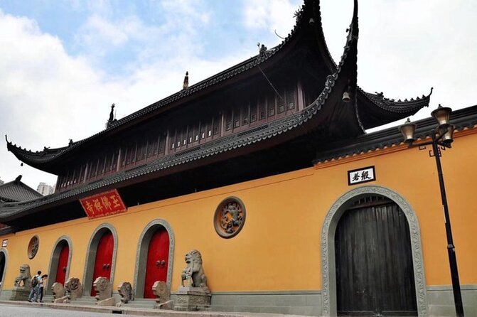 4-Hour Shanghai Highlight Tour: Yu Garden and Jade Buddha Temple - Meeting your guide at Jade Buddha Temple