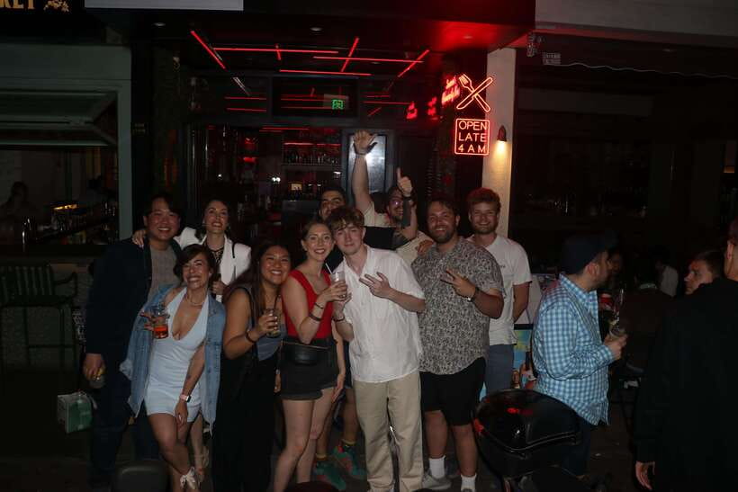 4-Hour Shanghai Pub Crawl (bars & nightclub hopping) - Final stop: about two hours at a club