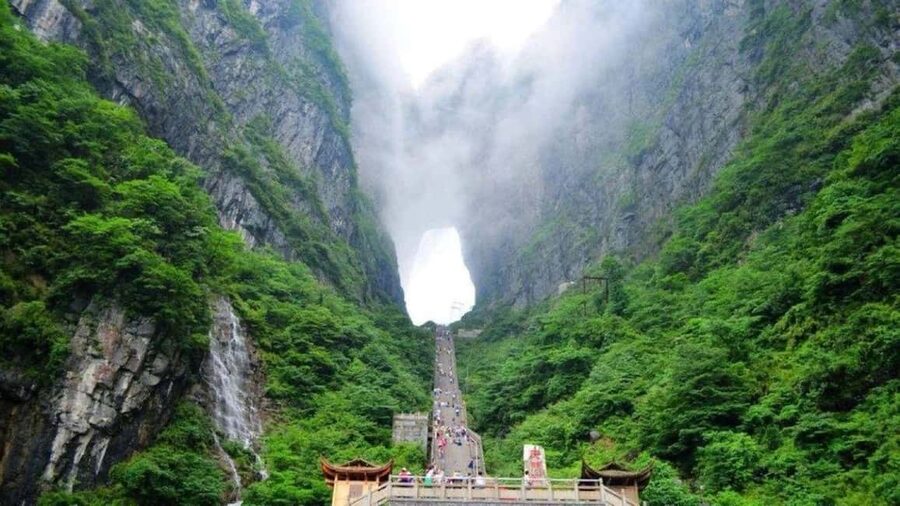 6-Day Private Tour: Guilin Terraces, Fenghuang & Zhangjiajie - Day 4: Tianmen Mountain, 99 Bends, and Baofeng Lake