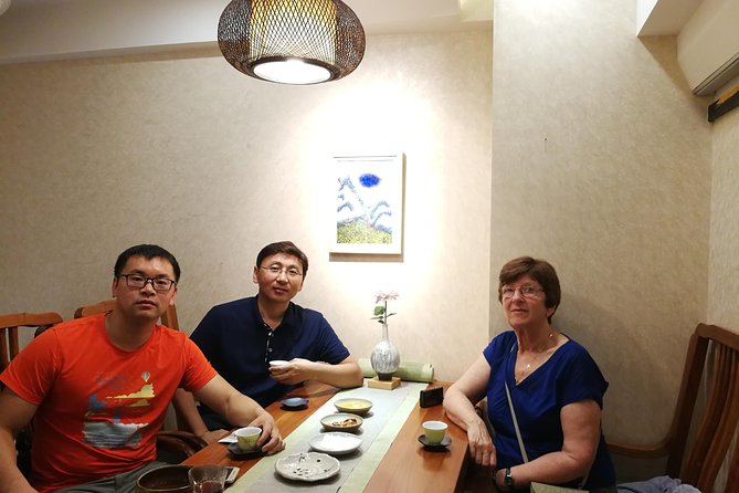 6-Hour Private Chengdu City Walking Tour with Tea Tasting - Entering Qingyang Palace at 8am