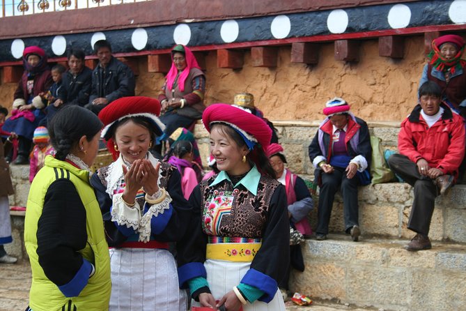 9 days Ancient Town Tour - Day 7: Tibetan culture at Sumtseling Monastery