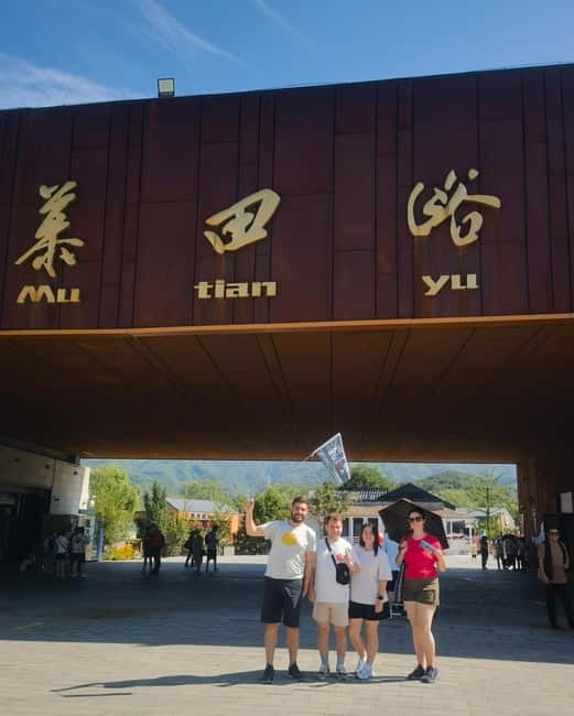 Afternoon Bus Transfer to Mutianyu Great Wall + Entry Ticket - Guides who make the day easier