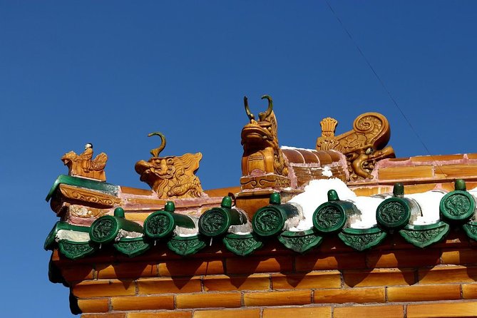 All Inclusive Private Custom Day Tour: Beijing City Discovery - Summer Palace, pavilions beside a broad lake