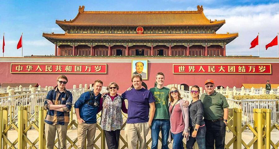 All-Inclusive Tour: Tiananmen Sq, Forbidden City, Great Wall - Guides who keep a demanding day on track