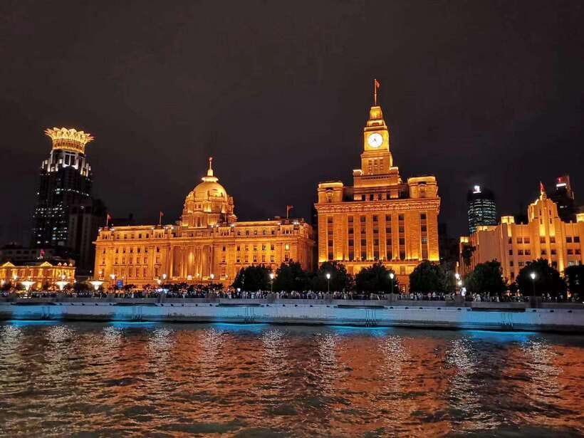 Amazing Shanghai Night Lights:River Cruise &Private Transfer - At the Bund, the tour gets you to the water