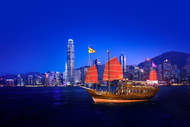 Aqua Luna: Evening Cruise at Victoria Harbour Hong Kong - What the nighttime cruise feels like