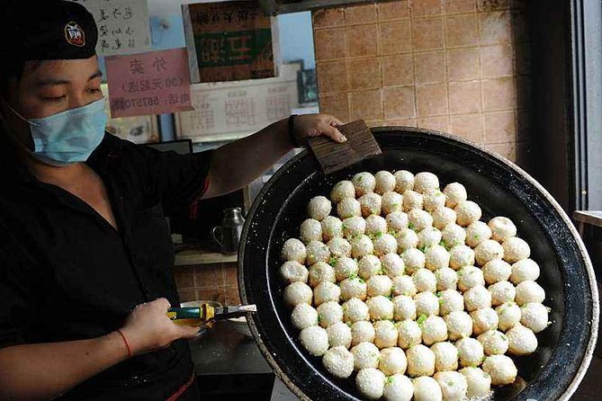 Authentic Local Food Tour in Central Shanghai - The guides make the difference