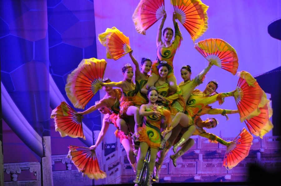 Beijing: Acrobatic Show with Peking Duck Dinner Private Tour - Red Theater acrobatics: the evening’s big visual hit