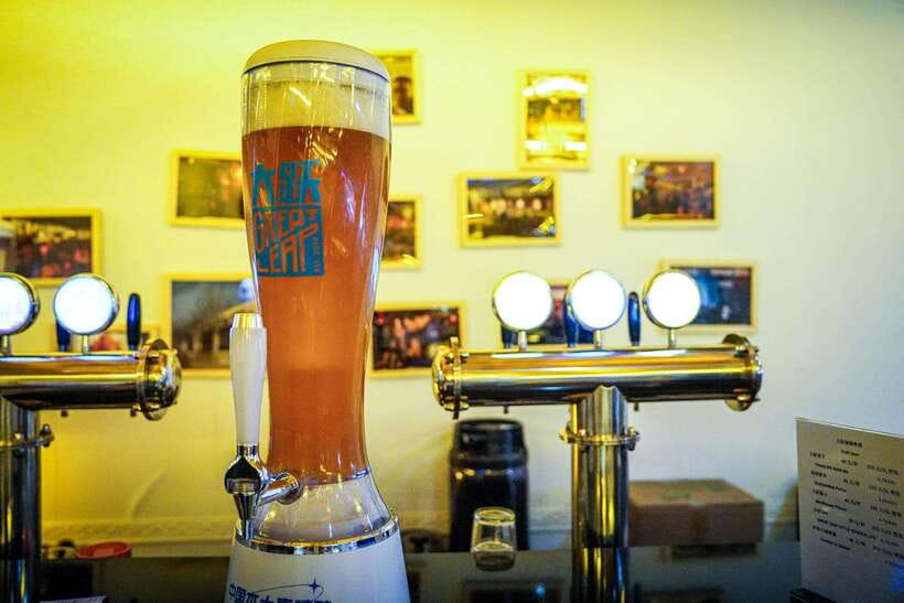 Beijing: Hidden Gems Guided Food Tour with Beer and Tastings - Walking the old hutong lanes