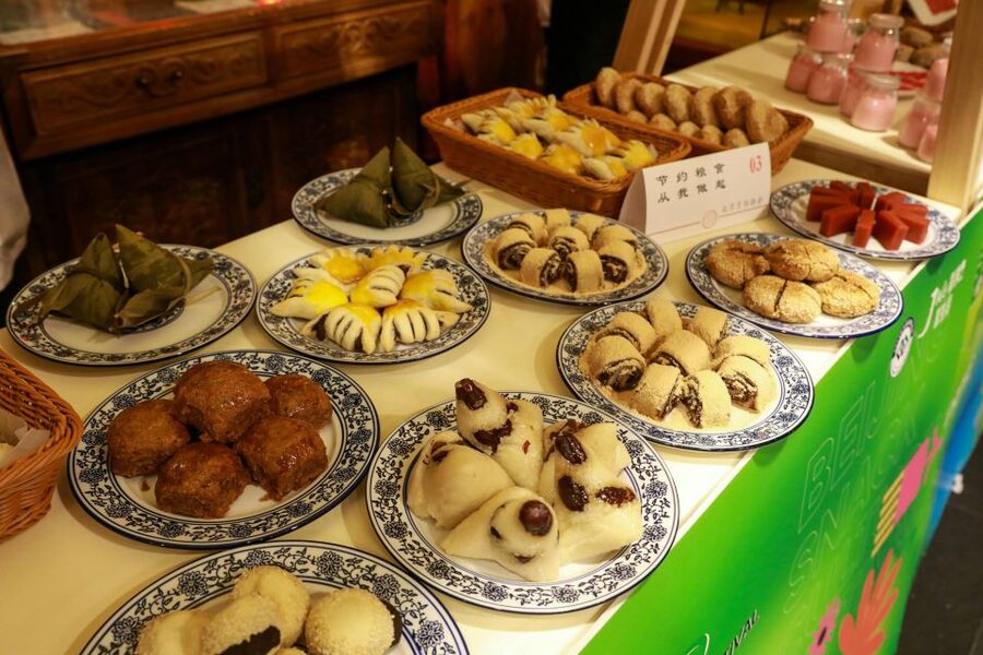 Beijing: Hutong Culinary Walking Tour with 15+ Tastings - Who should book this Beijing food walk