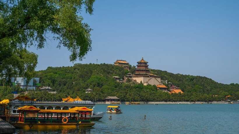 Beijing: Imperial Waterway Boat+Summer Palace SelfGuidedTour - Entering the Summer Palace from the water
