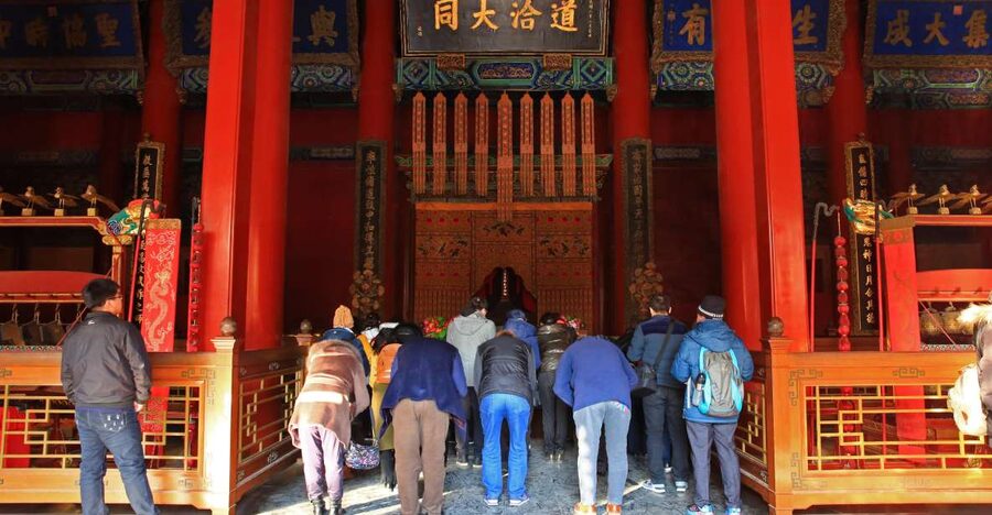 Beijing: Lama Temple, Confucius Temple and Guozijian Museum - The 54-foot Maitreya Buddha
