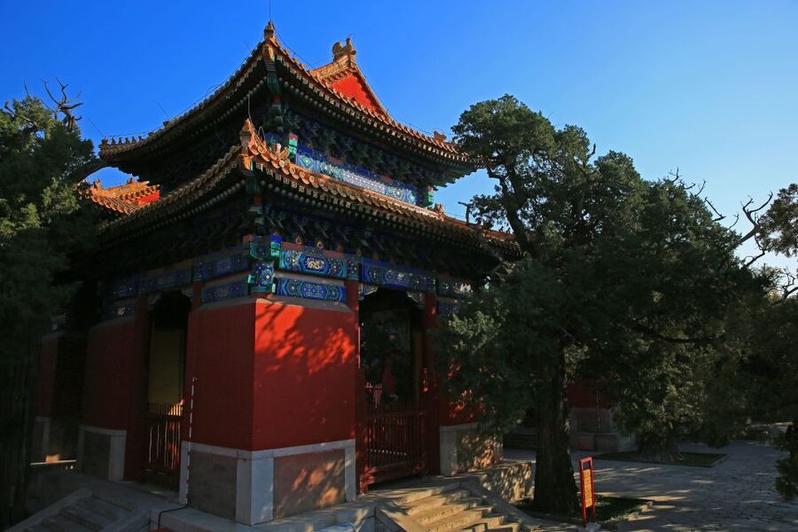Beijing: Lama Temple, Confucius Temple and Guozijian Museum - Entering Lama Temple and its active Buddhist courtyards