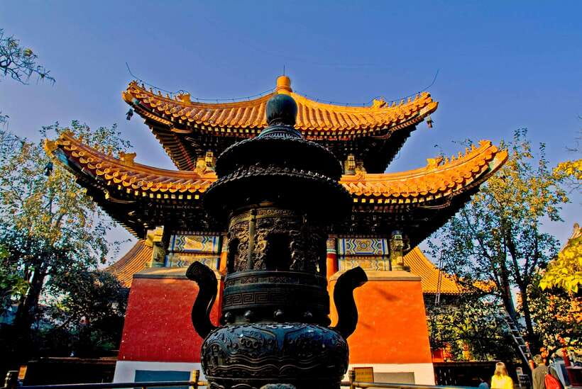 Beijing Lama temple ticket; #1 efficacious; limited Discount - Entering the temple’s Han and Tibetan design