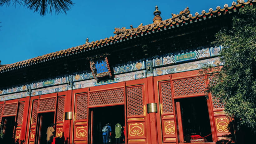 Beijing: Lama Temple (Yonghe Temple) Admission Ticket - The famous 18-meter sandalwood Buddha