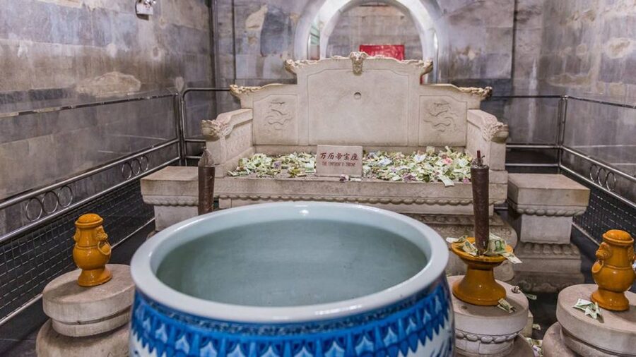 Beijing: Longqing Gorge, Ming Tombs & Lunch Private Day Tour - Who should book this experience