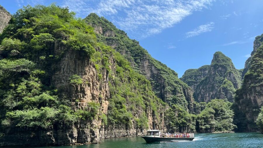 Beijing: Longqing Gorge w/Great Wall or Guyaju Private Tour - What the guide adds to the day