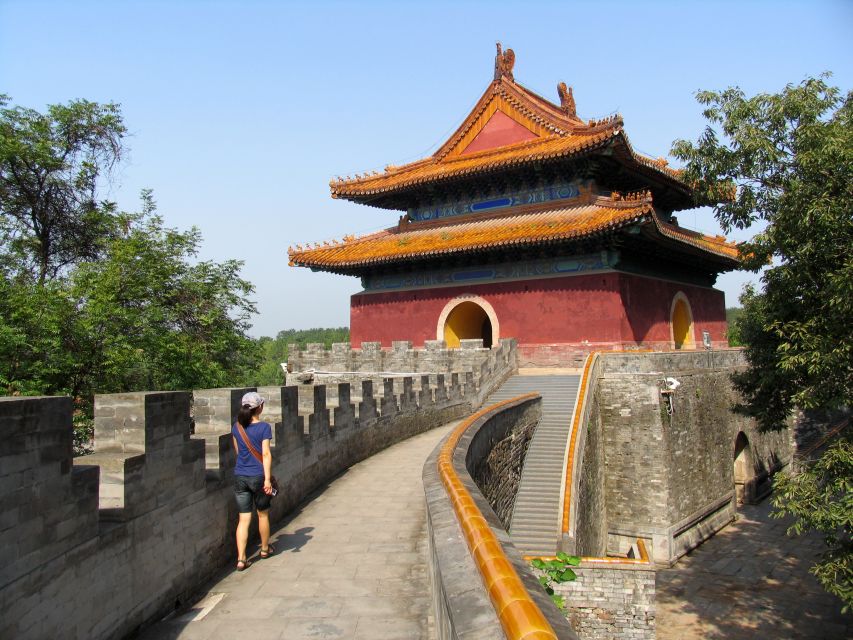 Beijing: Mutianyu Great Wall and Ming Tombs Private Tour - Choosing between Dingling, Changling, and the Sacred Way