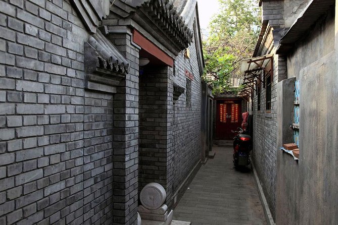 Beijing Old Hutongs Tour by Rickshaw - The silk factory and other extras
