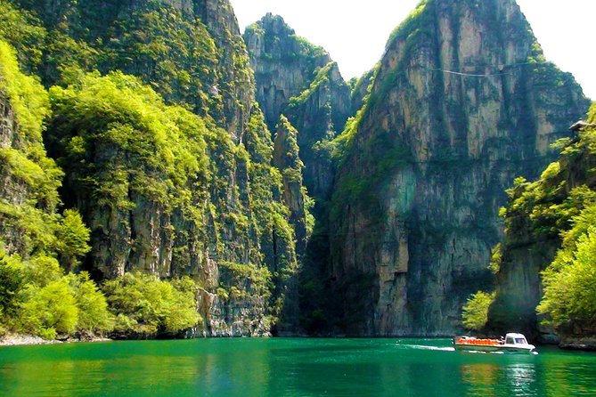Beijing Private Tour to Badaling Great Wall and Longqing Gorge with Boat Ride - Timing, comfort, and crowd control