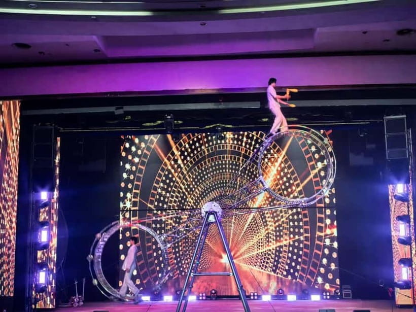 Beijing: Qinle Palace Acrobatics Show Ticket - From diabolo and ice skating to precision balance