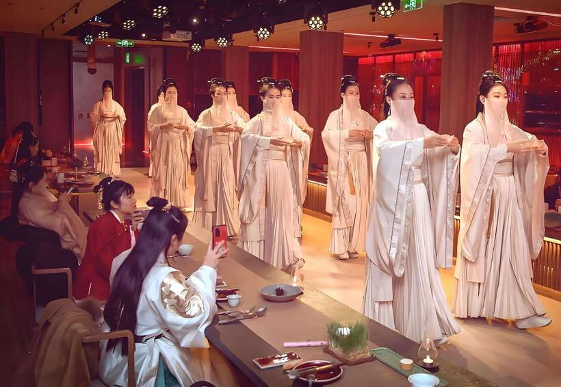 Beijing Royal Dinning Experience with cultural performance - Lunch or dinner?