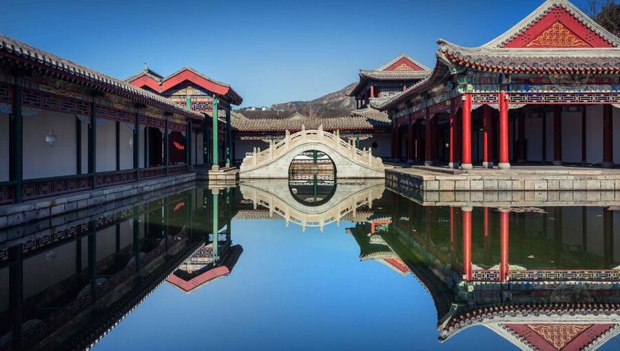 Beijing: Simatai Great Wall & Gubei Water Town Private Tour - Entering Gubei Water Town first