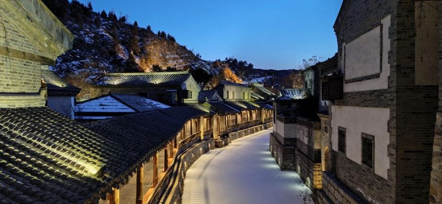 Beijing: Simatai Great Wall & Gubei Water Town Private Tour - Walking the 10 watchtowers