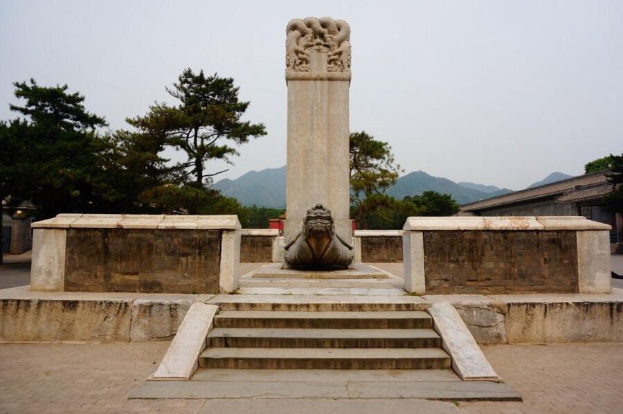 Beijing: Summer Palace, Sacred Road&Ming Tombs Private Tour - Optional Dragon Boat views from the lake