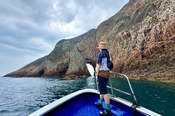 Boat Tour Through Four Sea Arches in Sai Kung, Hong Kong Geopark - Guides, photos, and the feel of the group