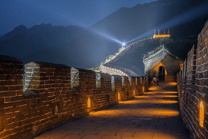BusDa-Sunset Glow at Mutianyu Great Wall Night Bus Tour w/ Ticket - Entering Mutianyu after the daytime rush