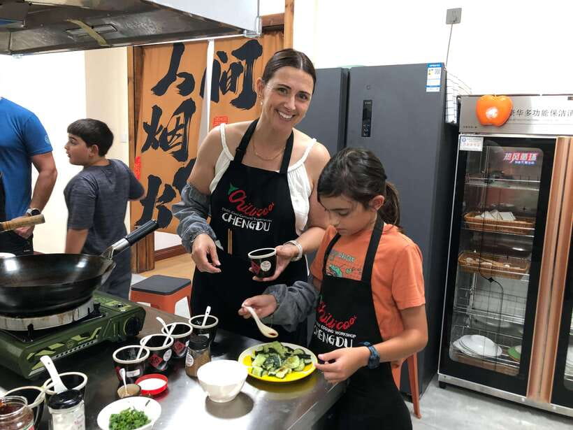 Chengdu: Cooking Class with Fresh Market Half Day Experience - Learning to cook at wok speed