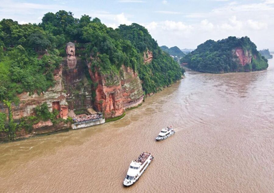 Chengdu panda & Leshan Buddha One Day Private Tour - What the day feels like in practice