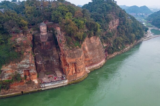 Chengdu Panda & Leshan Giant Buddha Premium Private Day Tour - Reaching the 71-meter Leshan Giant Buddha