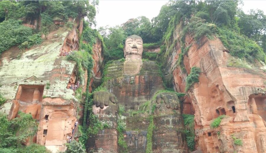 Chengdu Private Tour of Leshan Buddha and Panda Base - The long road south to Leshan