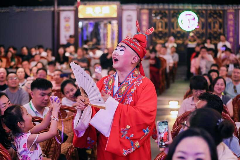 Chengdu: Sichuan Opera Face-Changing and Acrobatics Show - Should You Book Shufeng Yayun?
